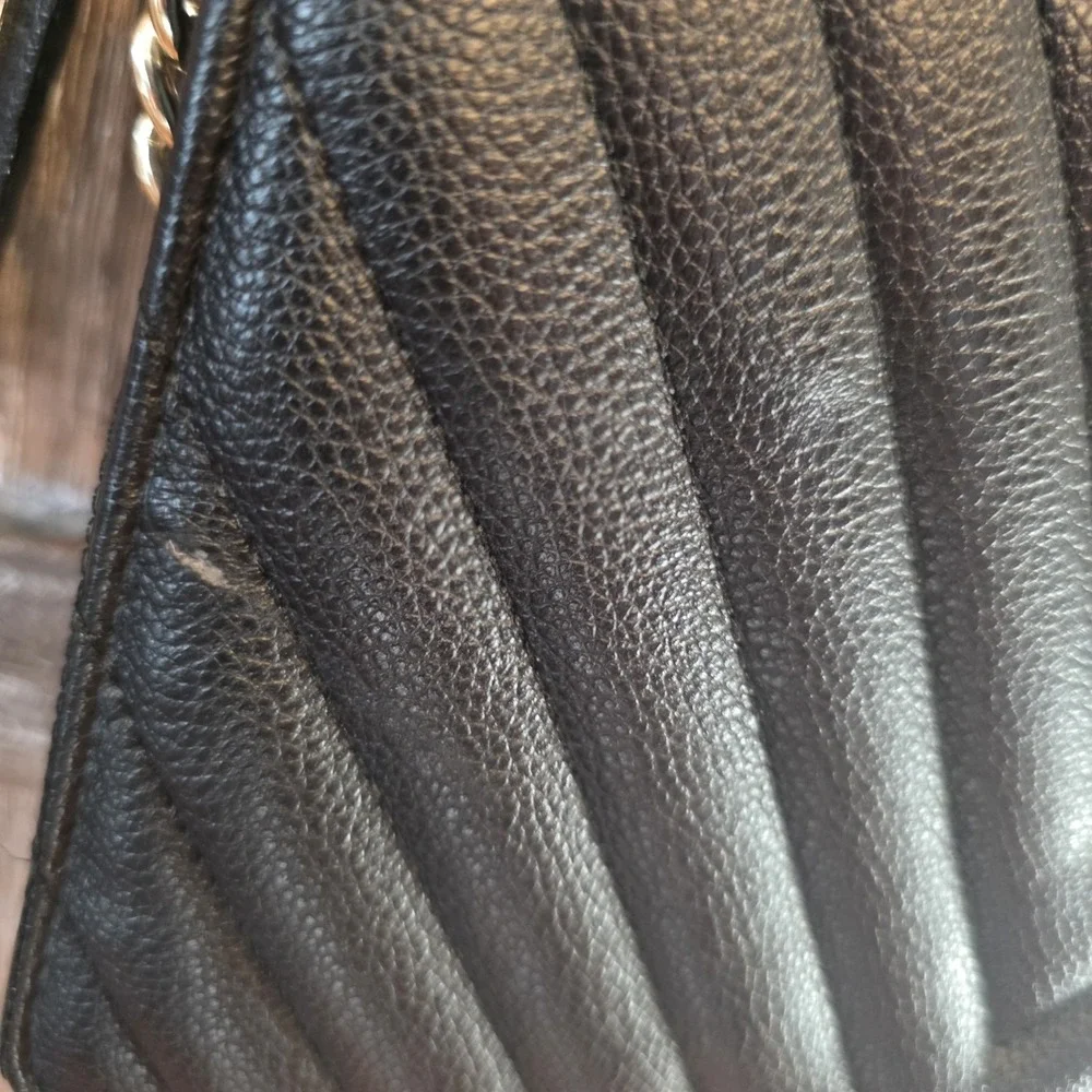 Victoria's Secret Purse Black V-Quilted Top Zip Cross Body Camera‎ Shoulder Bag
